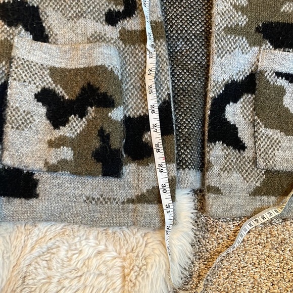 Anthropologie Camo Sweater - Picture 5 of 5